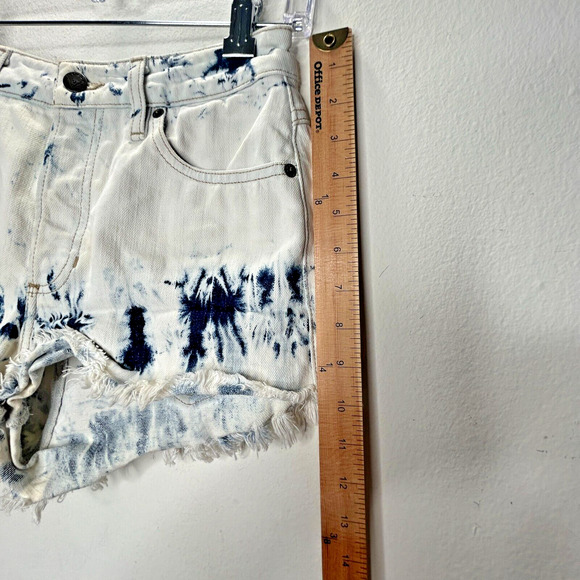 Guess White Bleach Wash Blue Tie-Dye Button Fly Raw Hem Jean Short Shorts 27 - Picture 8 of 10